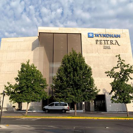 Wyndham Santiago Pettra Hotel Екстериор снимка